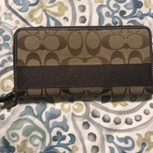 Coach Zip around wallet EUC